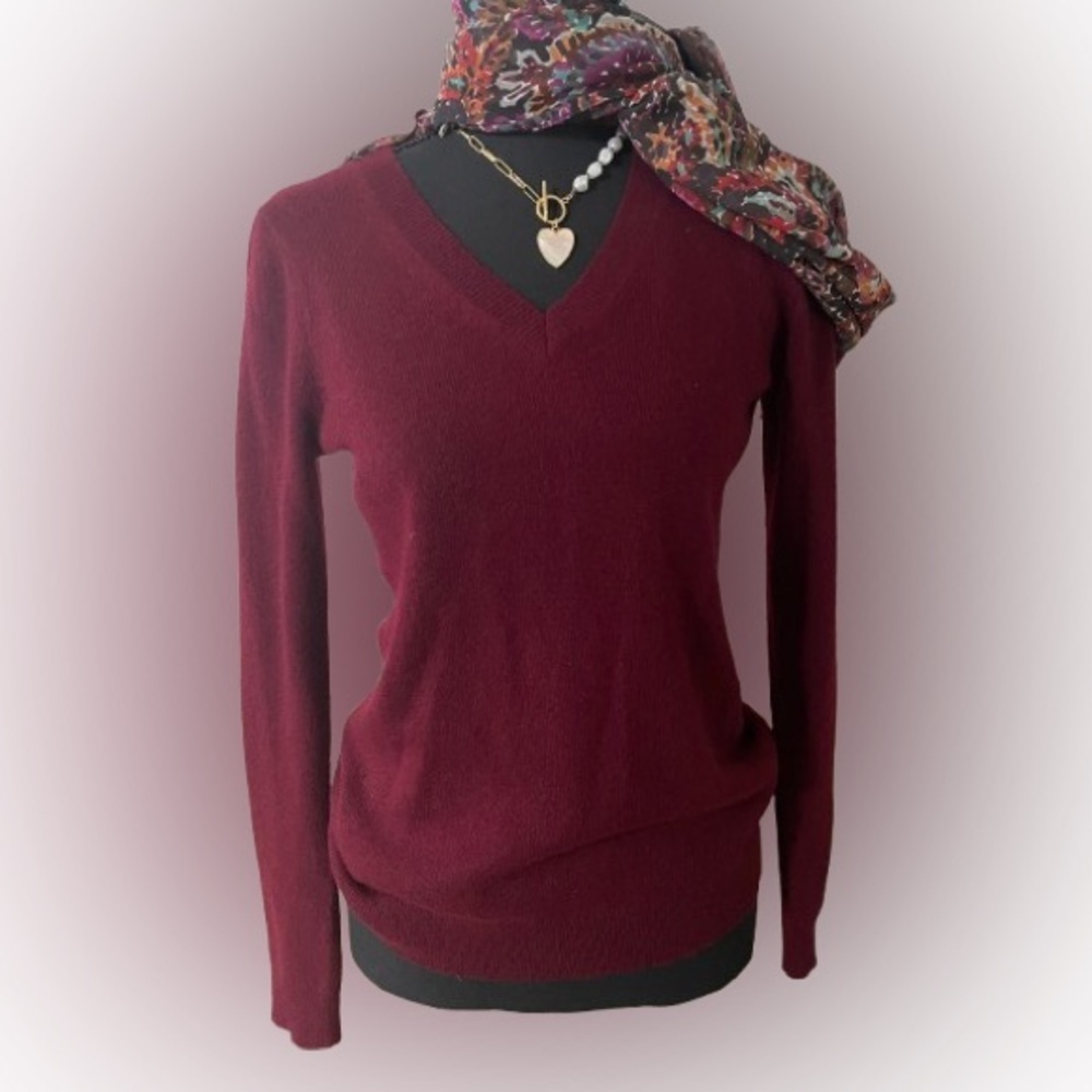 100% Cashmere Burgundy Charter Club Red V-Neck Sweater